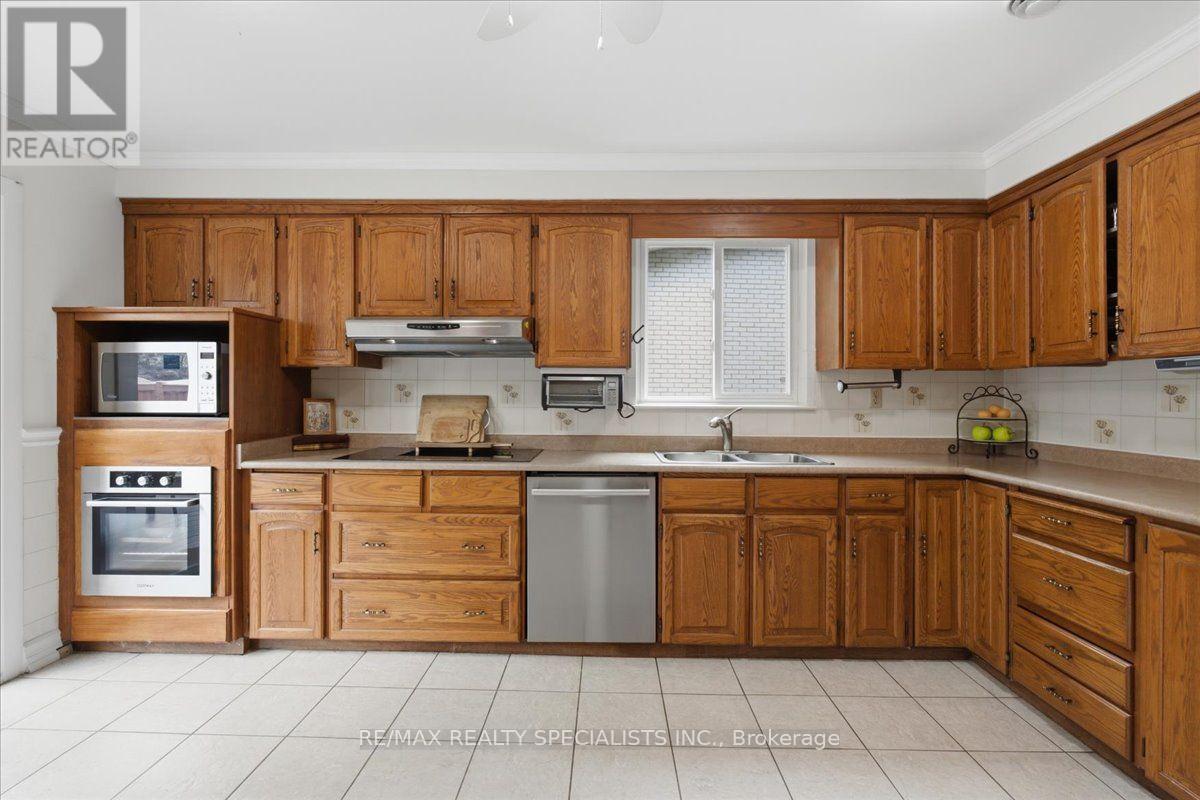 1273 Winding Trail, Mississauga, Ontario  L4Y 2T9 - Photo 14 - W13661482