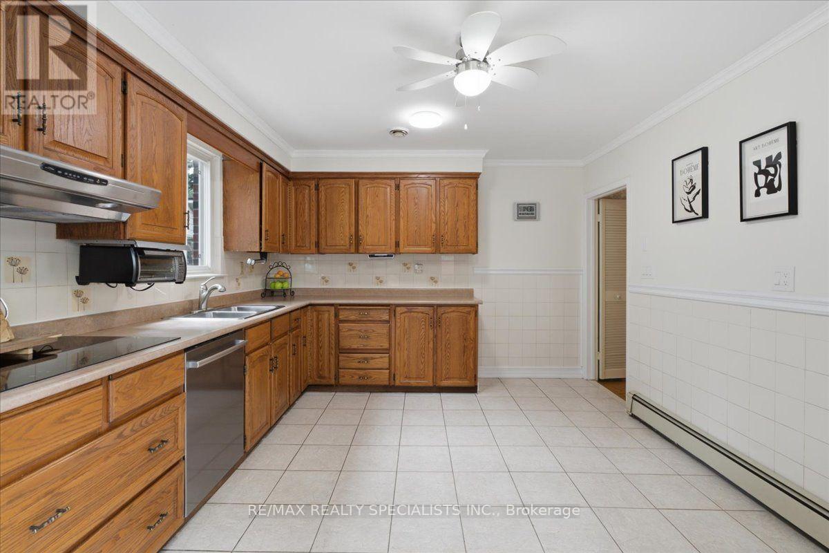 1273 Winding Trail, Mississauga, Ontario  L4Y 2T9 - Photo 15 - W13661482