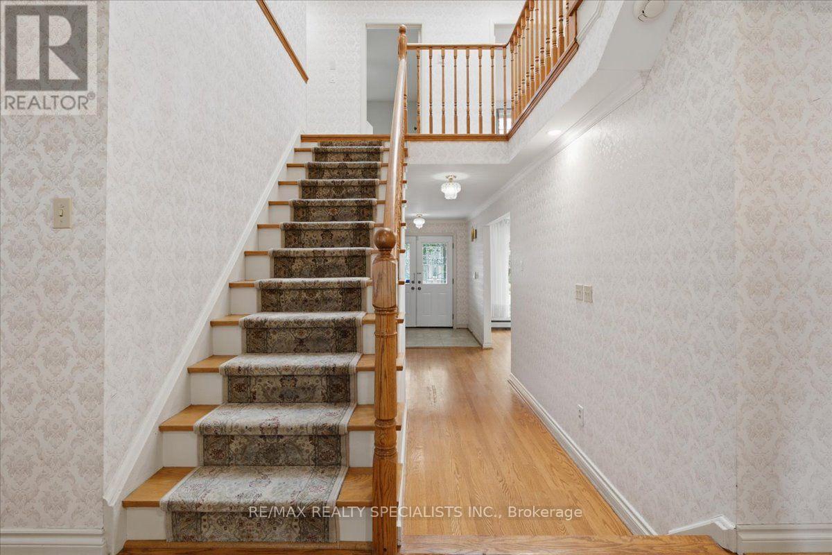 1273 Winding Trail, Mississauga, Ontario  L4Y 2T9 - Photo 18 - W13661482