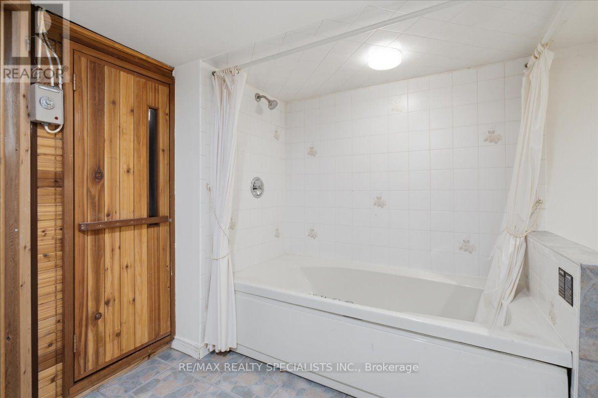 1273 Winding Trail, Mississauga, Ontario  L4Y 2T9 - Photo 39 - W13661482