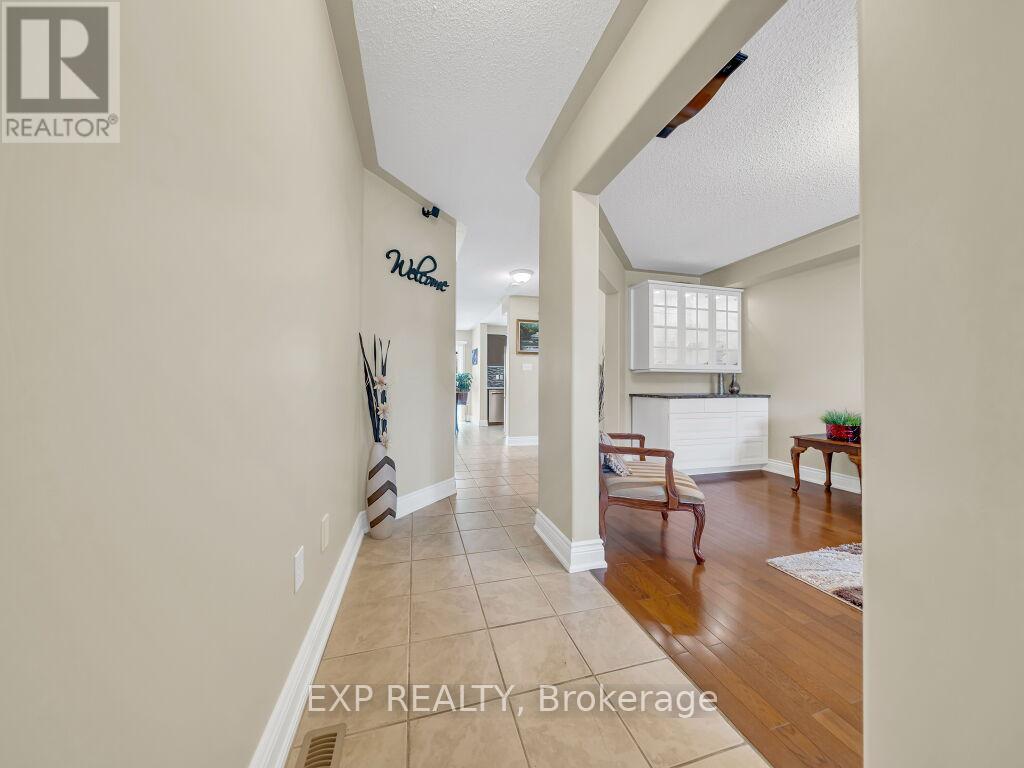 134 Dells Crescent, Brampton, Ontario  L7A 2X1 - Photo 4 - W13661554
