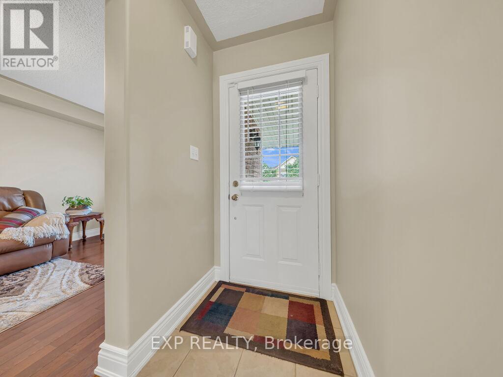 134 Dells Crescent, Brampton, Ontario  L7A 2X1 - Photo 5 - W13661554