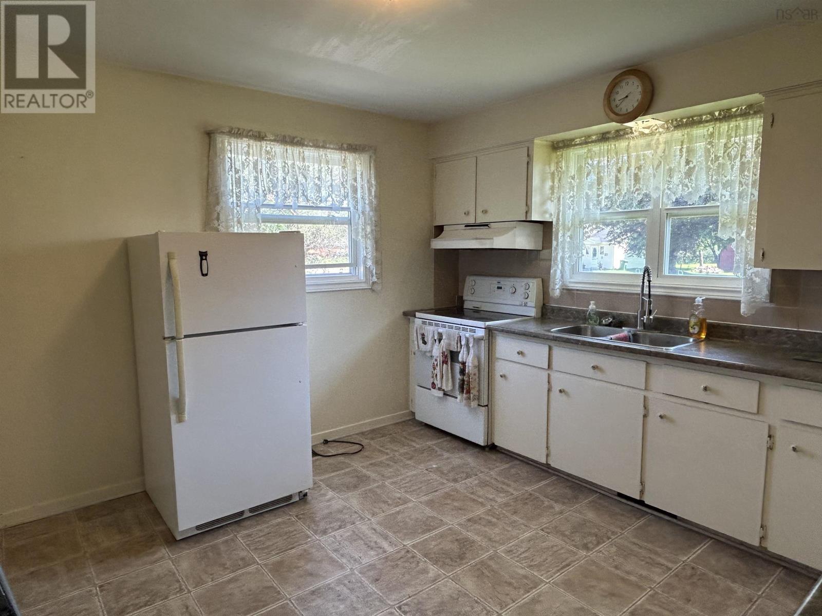 34 Stephen Avenue, Murray Siding, Nova Scotia  B6L 4J4 - Photo 2 - 202616336