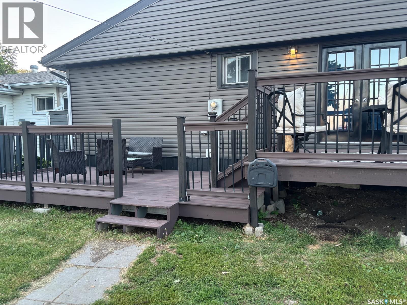 705 Prospect Avenue, Oxbow, Saskatchewan  S0C 2B0 - Photo 4 - SK044845