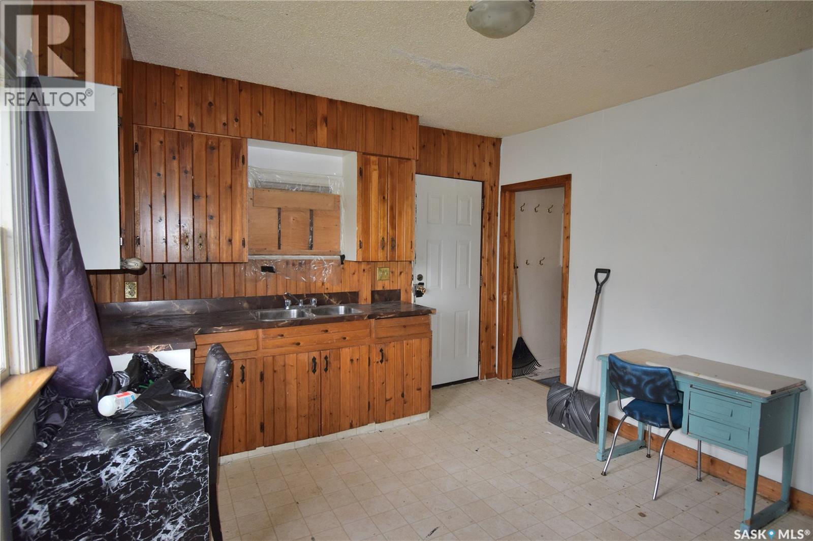 664 7th Street E, Prince Albert, Saskatchewan  S6V 0S8 - Photo 4 - SK045233