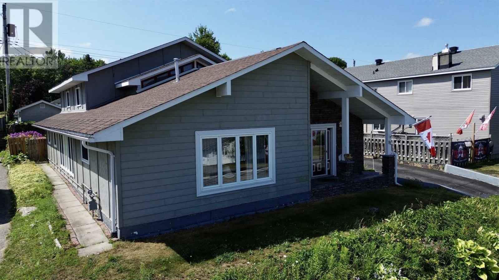 83 Hutchison Ave, Elliot Lake, Ontario P5A 1W7 - Photo 3 - SM262001