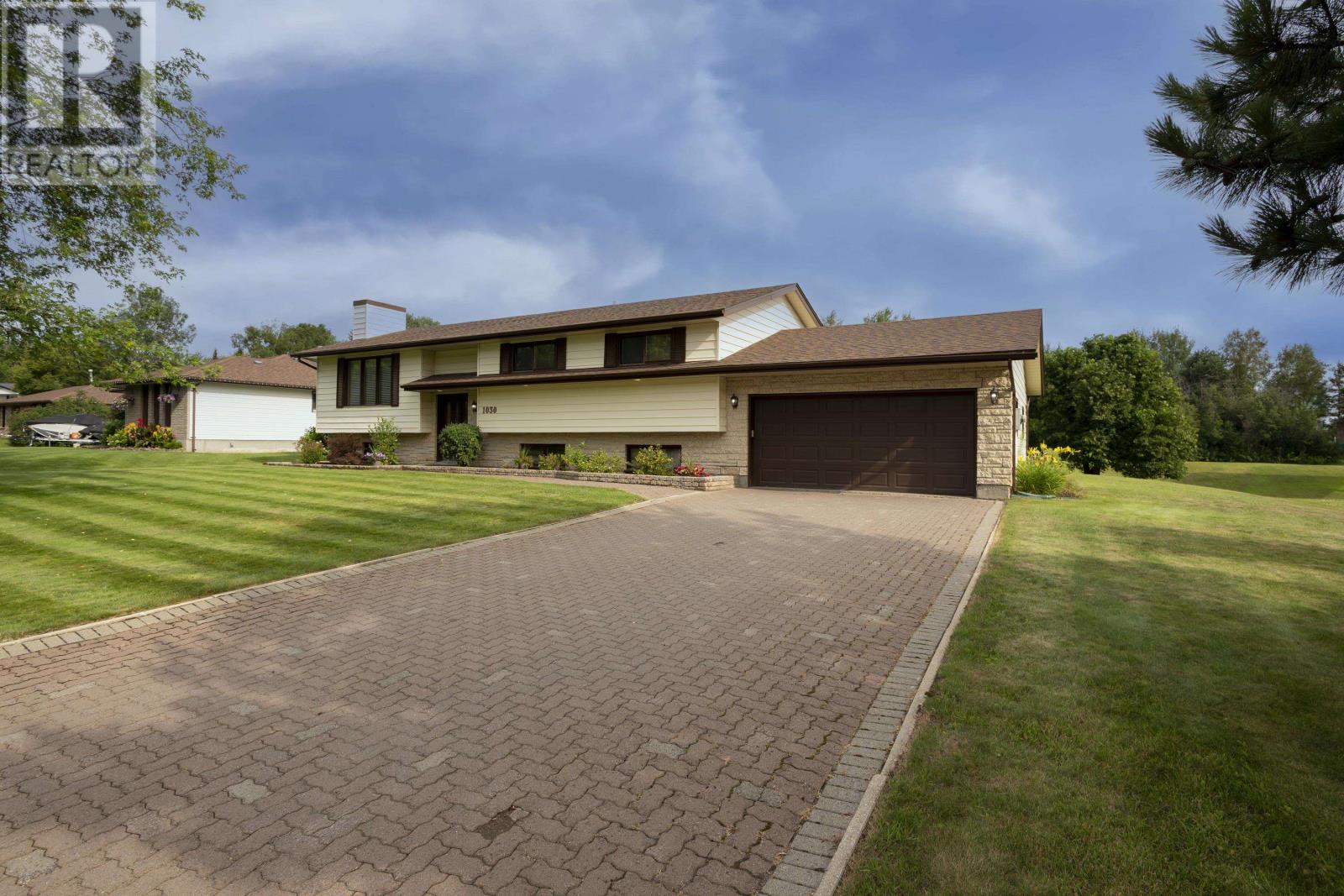 1030 Brookview Pl, Thunder Bay, Ontario  P7J 1B2 - Photo 2 - TB2602269