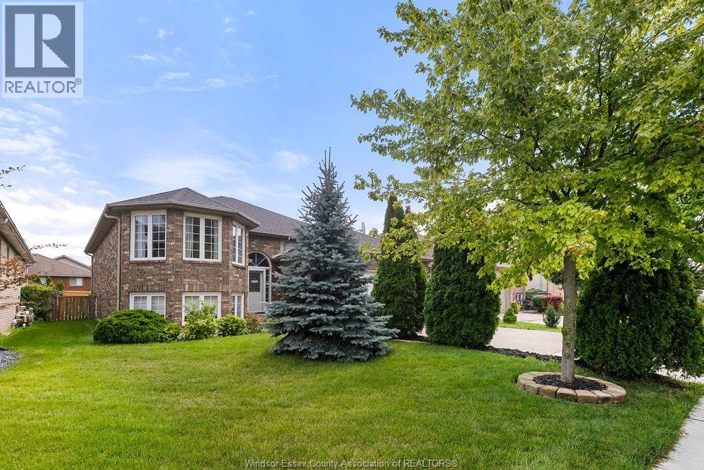 MLS# 26019481: 964 GREENPARK, Windsor, Canada