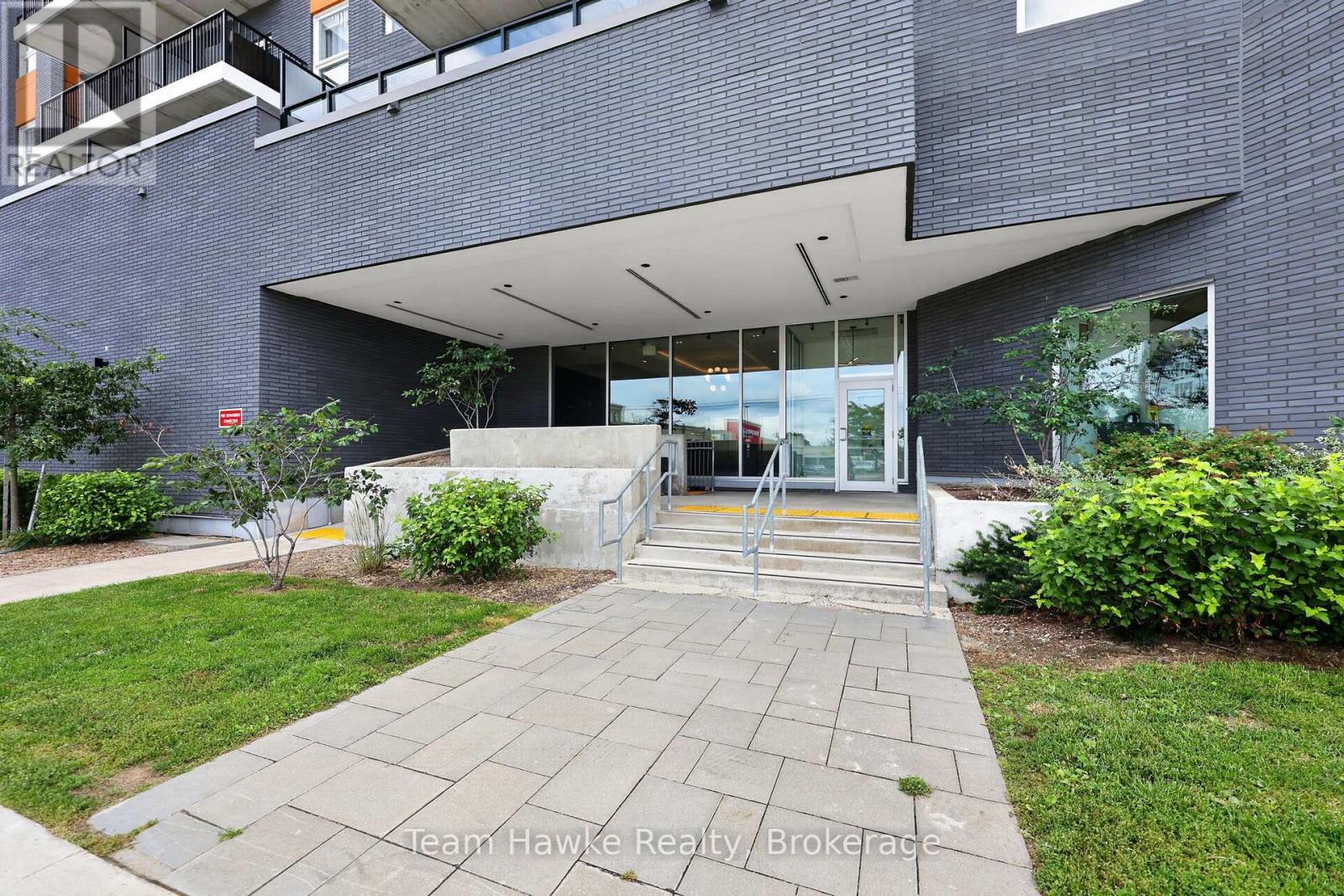 211 - 430 Essa Road, Barrie, Ontario  L9J 0M1 - Photo 2 - S13661916