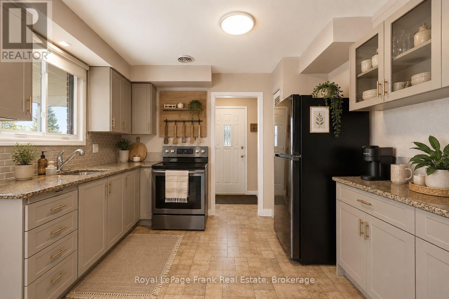185 Athabasca Street, Oshawa, Ontario  L1H 7J2 - Photo 8 - E13661590