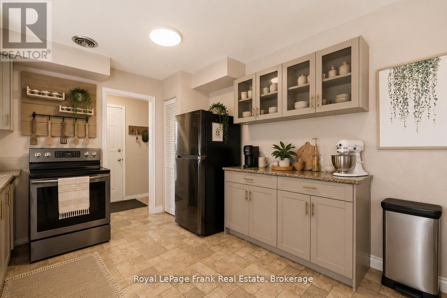 185 Athabasca Street, Oshawa, Ontario  L1H 7J2 - Photo 9 - E13661590