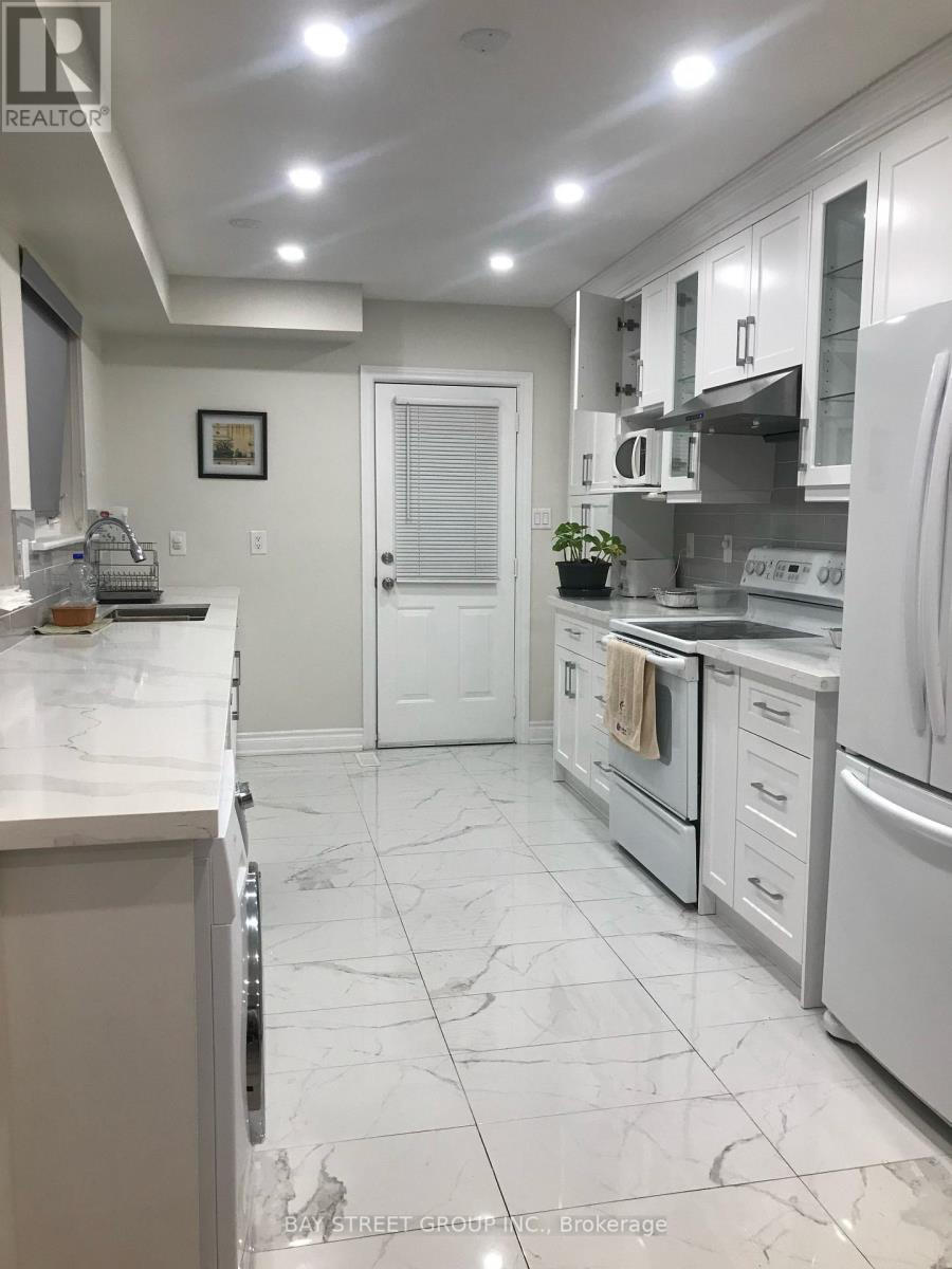 69 LEHAR CRESCENT, Toronto, Ontario