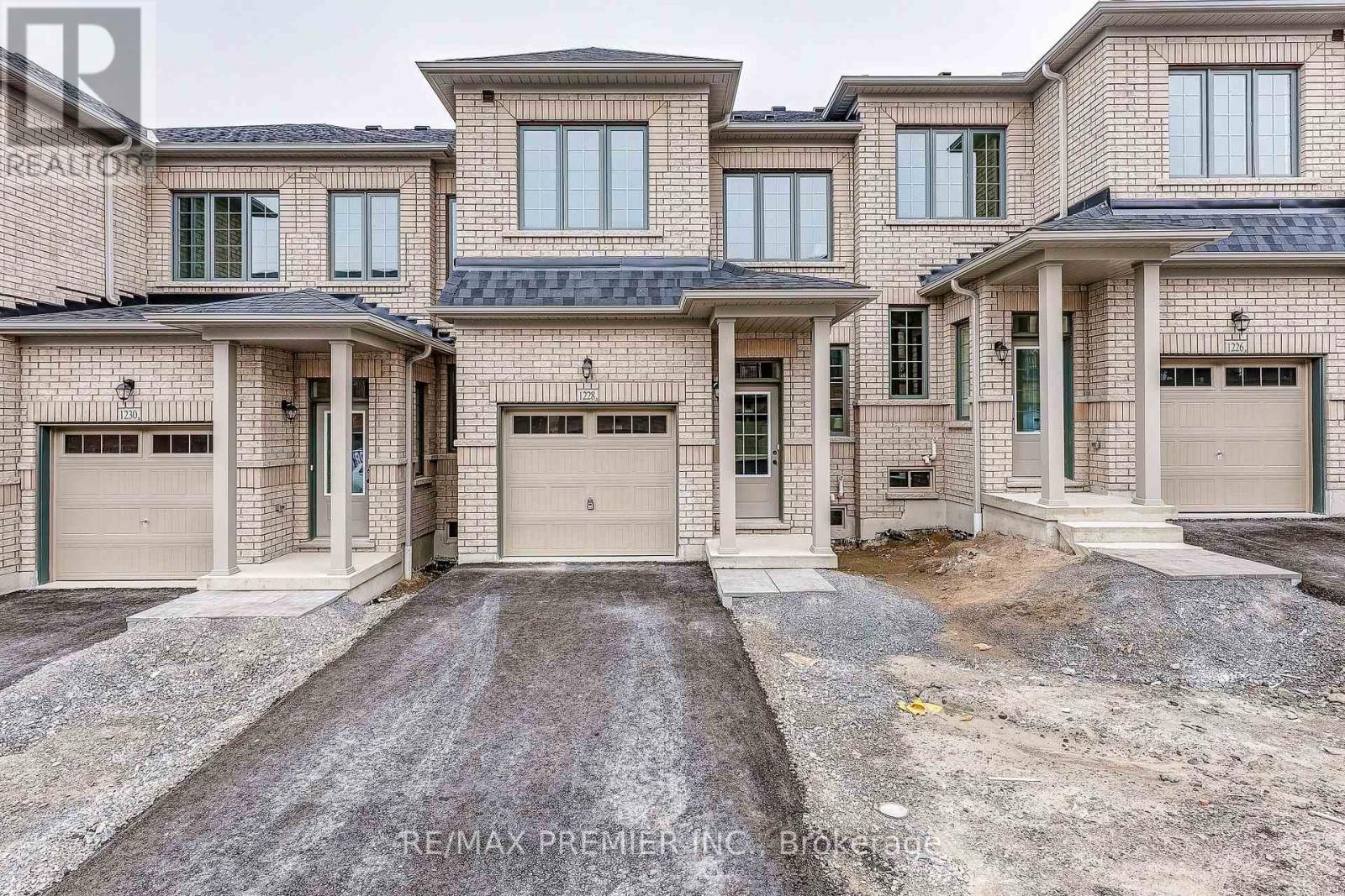1228 Elizabeth Mackenzie Drive, Pickering, Ontario  L1X 0S3 - Photo 4 - E13661588