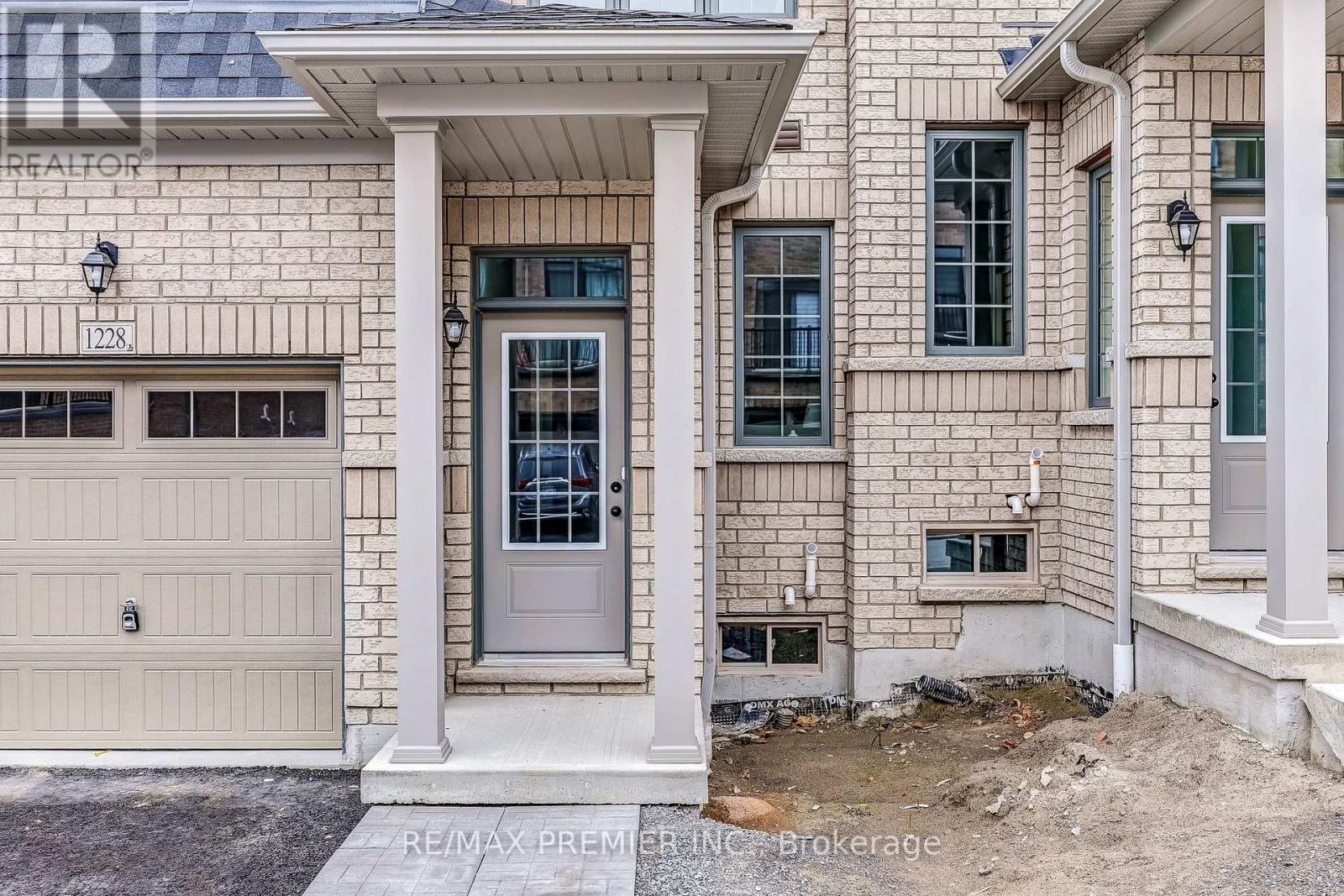 1228 Elizabeth Mackenzie Drive, Pickering, Ontario  L1X 0S3 - Photo 7 - E13661588