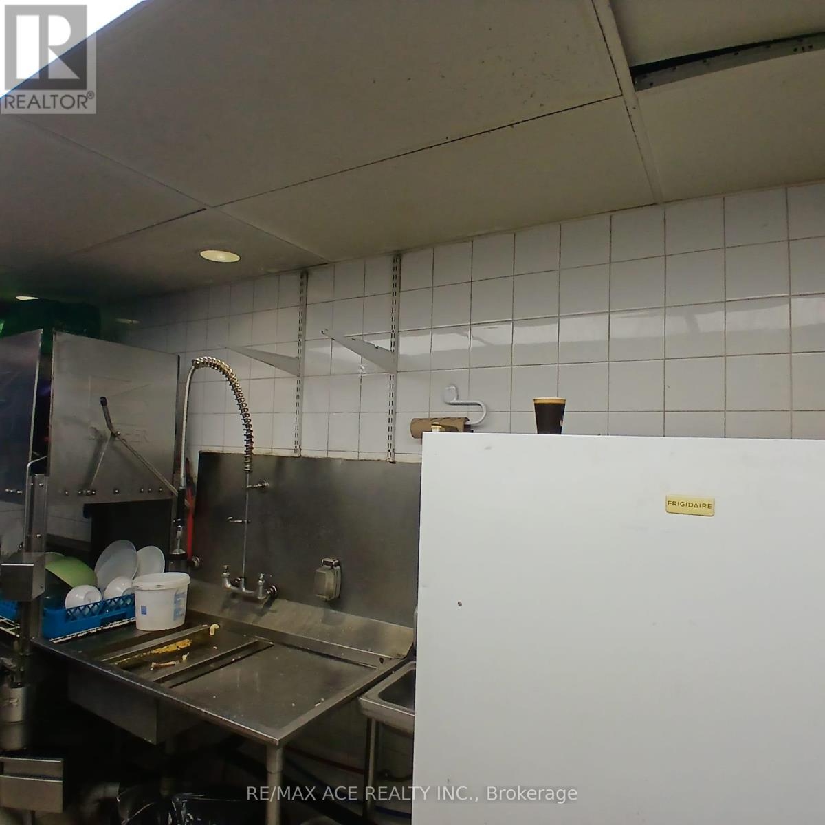 3541 St Clair Avenue E, Toronto, Ontario  M1K 1L6 - Photo 12 - E13661684