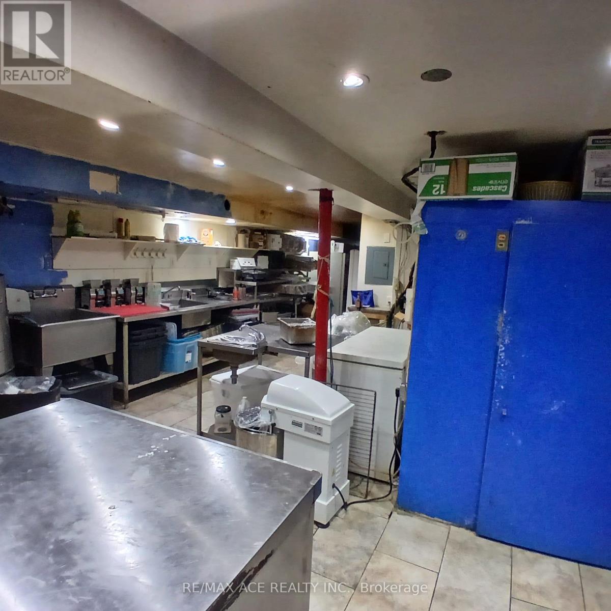 3541 St Clair Avenue E, Toronto, Ontario  M1K 1L6 - Photo 6 - E13661684