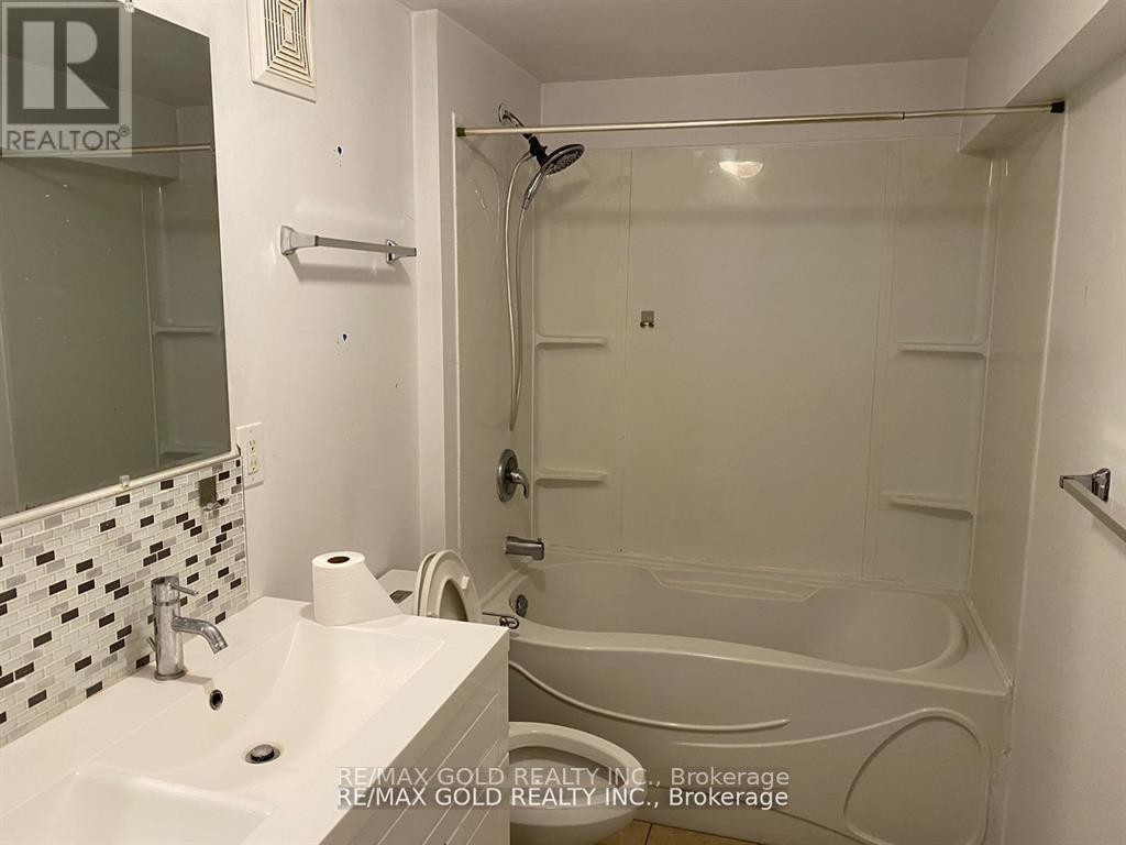 Bsmt - 27 Middlecote Drive, Ajax, Ontario  L1T 0A4 - Photo 17 - E13661818
