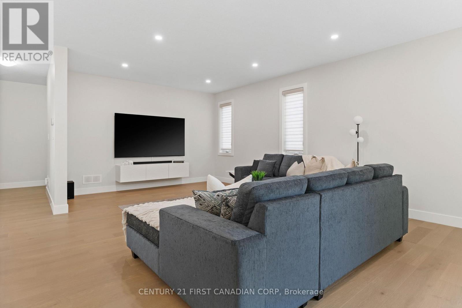 8-7966 Fallon Drive, Lucan Biddulph, Ontario  N0M 1V0 - Photo 18 - X13661676