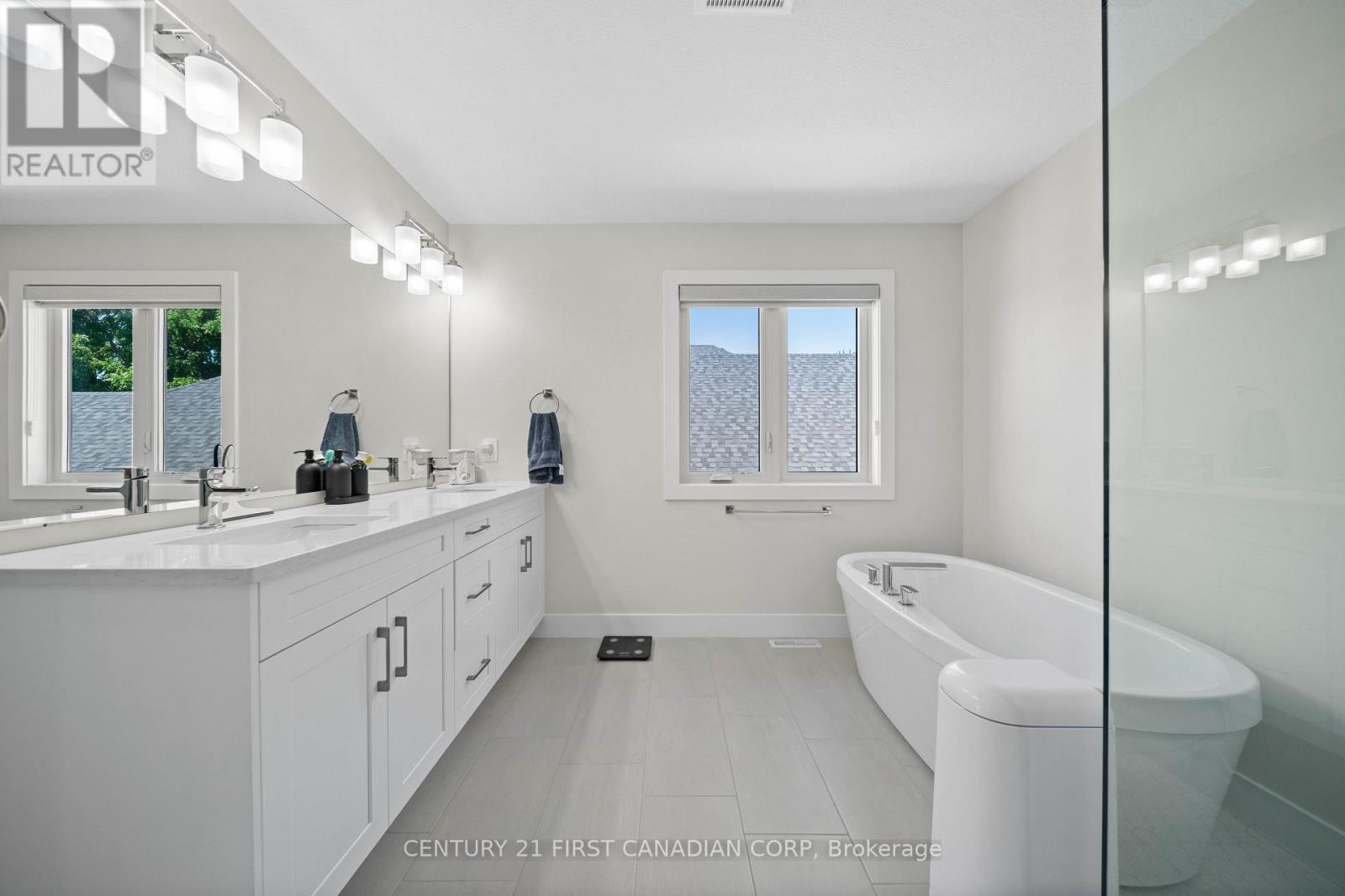 8-7966 Fallon Drive, Lucan Biddulph, Ontario  N0M 1V0 - Photo 27 - X13661676