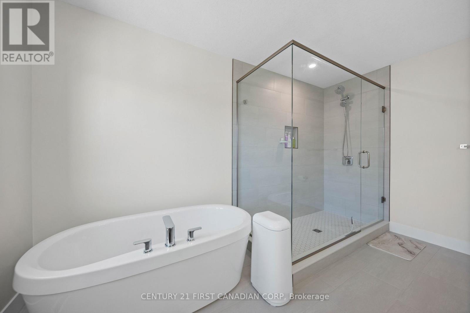 8-7966 Fallon Drive, Lucan Biddulph, Ontario  N0M 1V0 - Photo 29 - X13661676