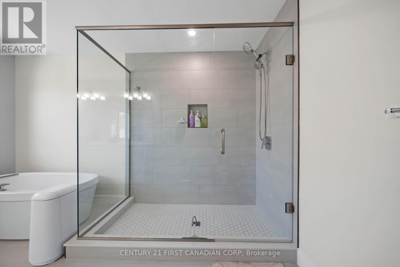 8-7966 Fallon Drive, Lucan Biddulph, Ontario  N0M 1V0 - Photo 30 - X13661676