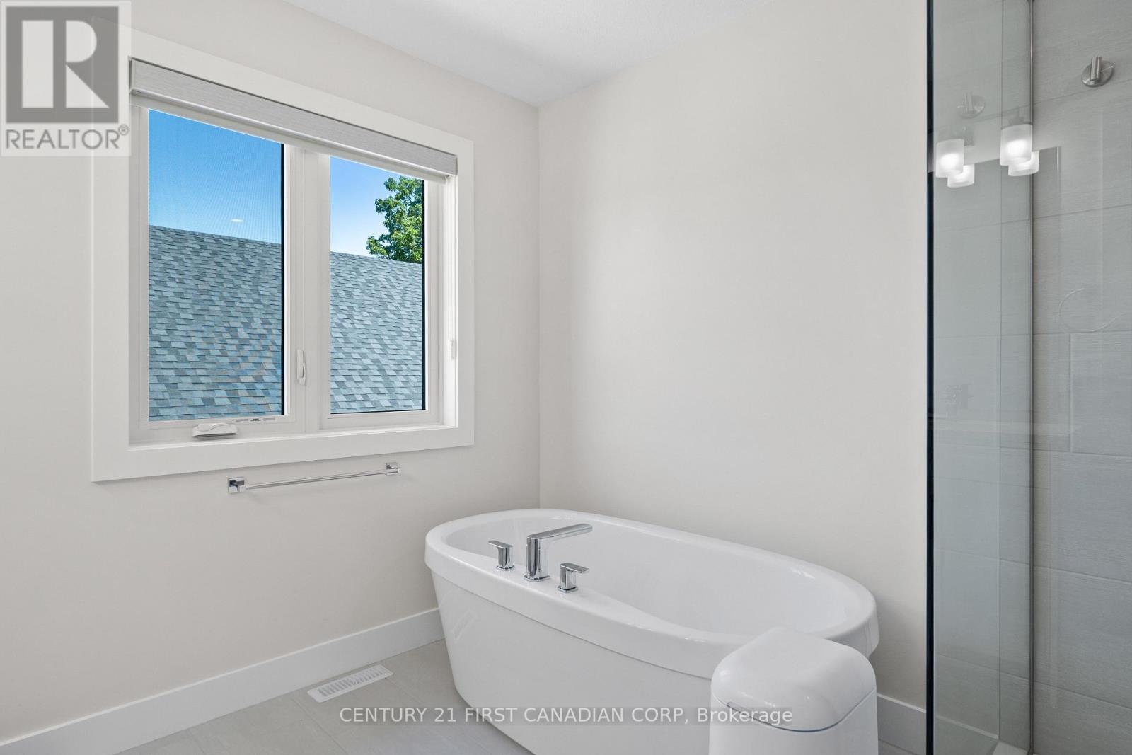 8-7966 Fallon Drive, Lucan Biddulph, Ontario  N0M 1V0 - Photo 31 - X13661676