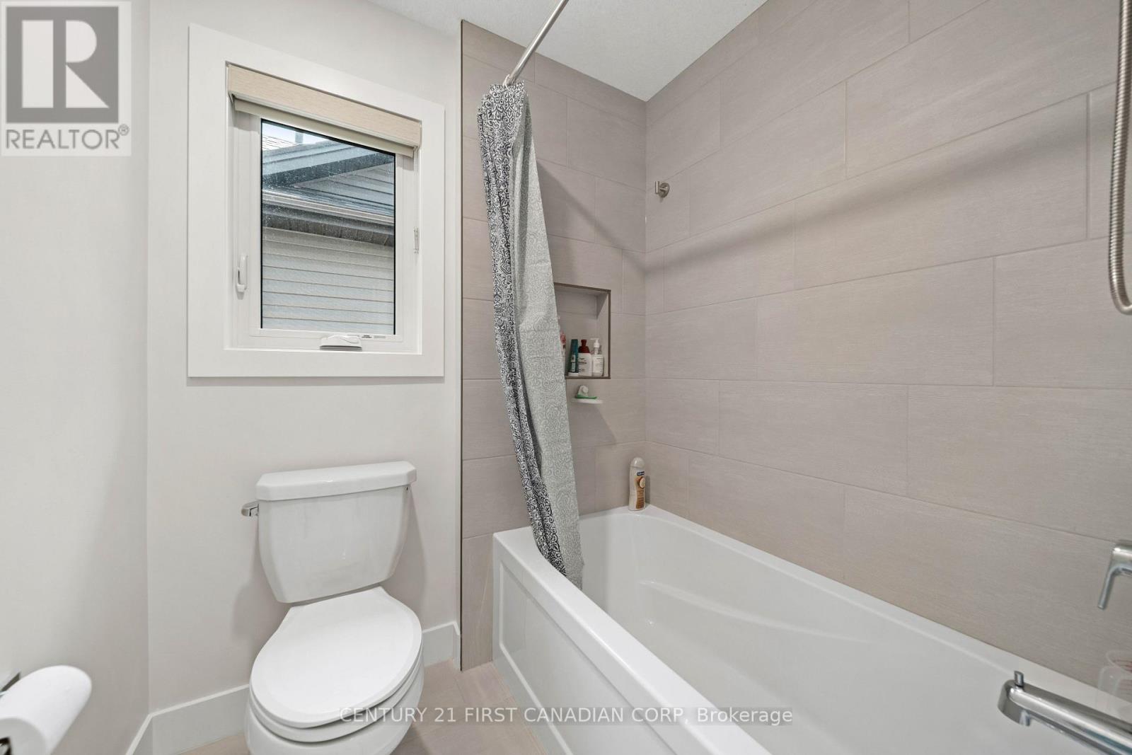 8-7966 Fallon Drive, Lucan Biddulph, Ontario  N0M 1V0 - Photo 35 - X13661676