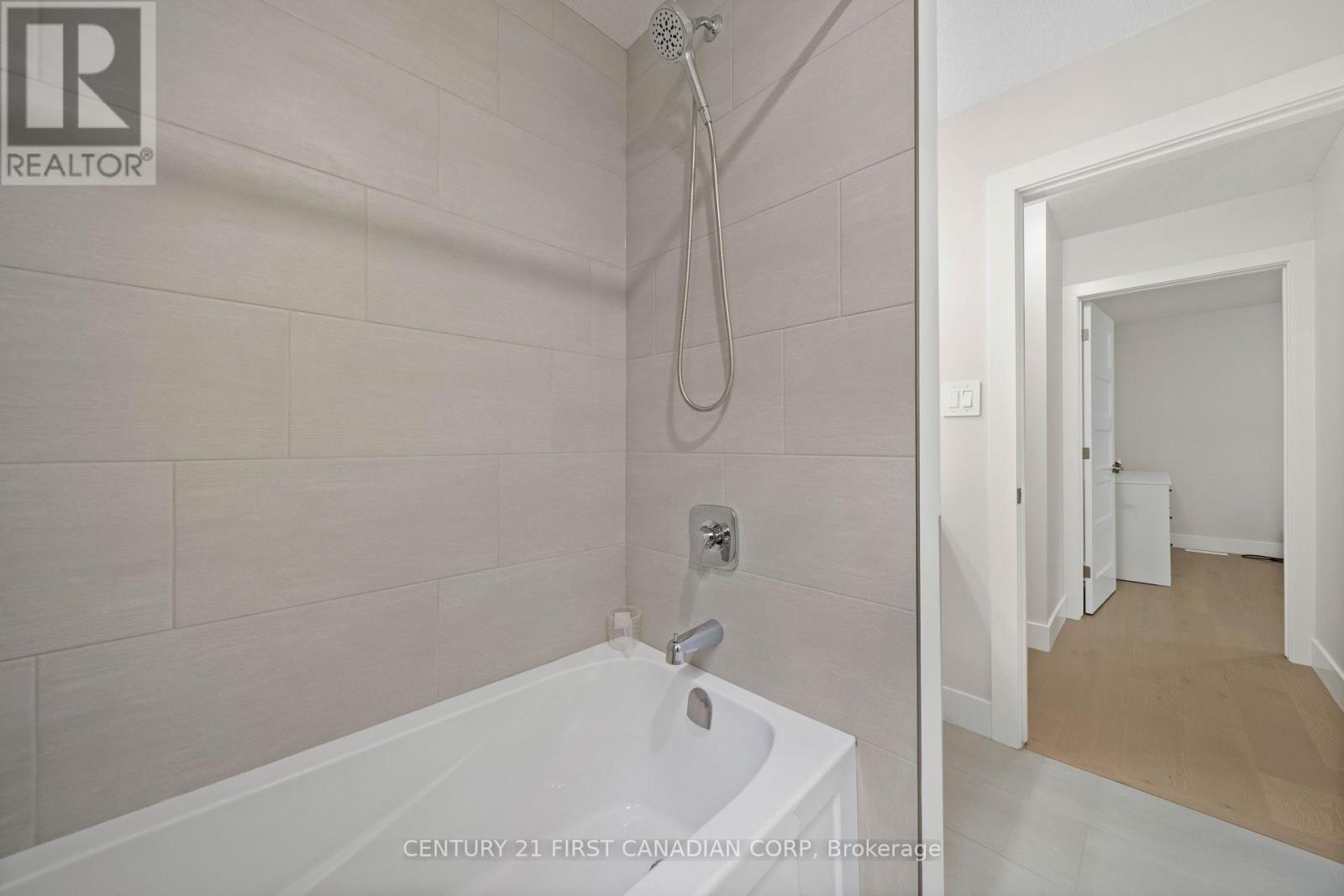 8-7966 Fallon Drive, Lucan Biddulph, Ontario  N0M 1V0 - Photo 36 - X13661676