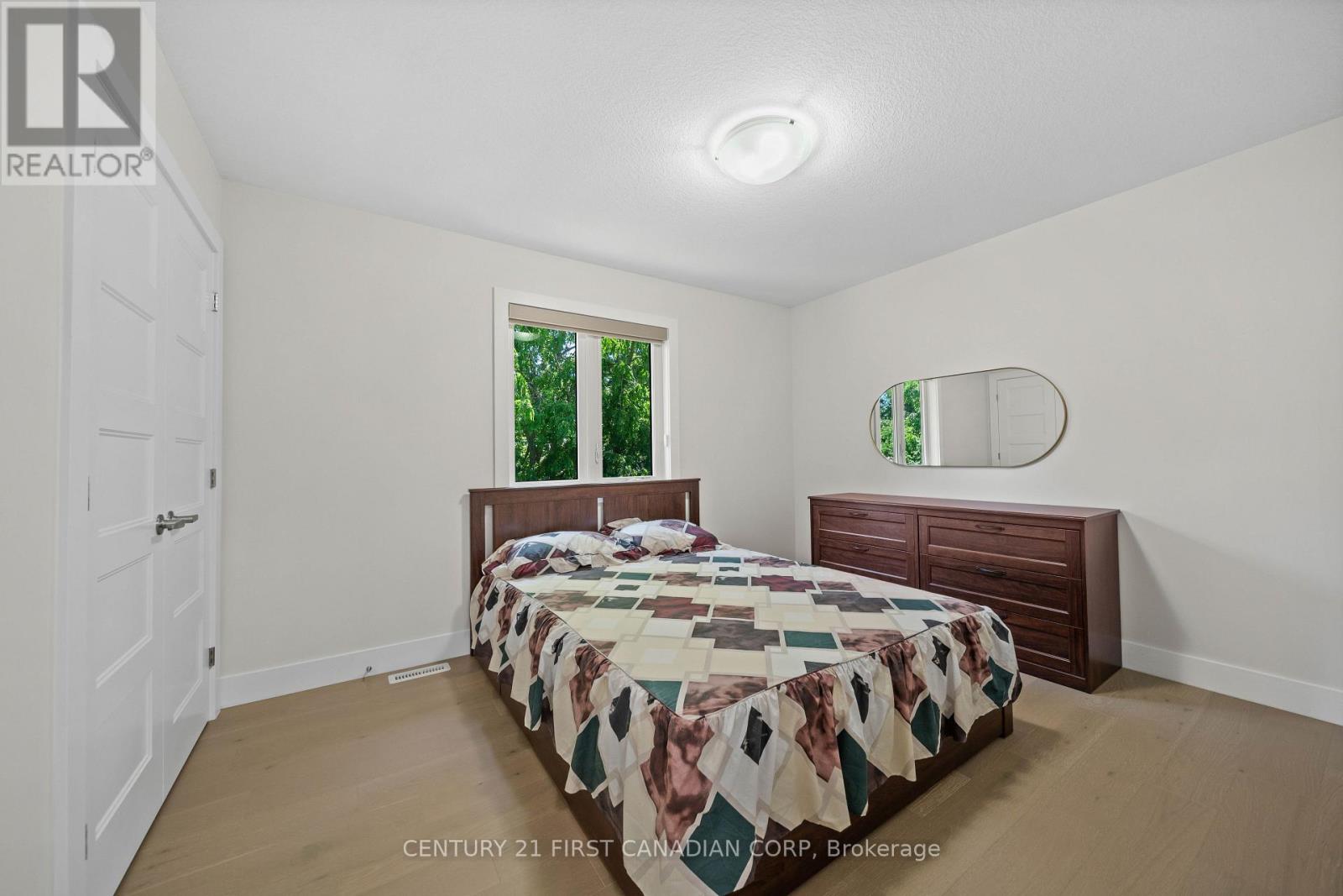 8-7966 Fallon Drive, Lucan Biddulph, Ontario  N0M 1V0 - Photo 37 - X13661676