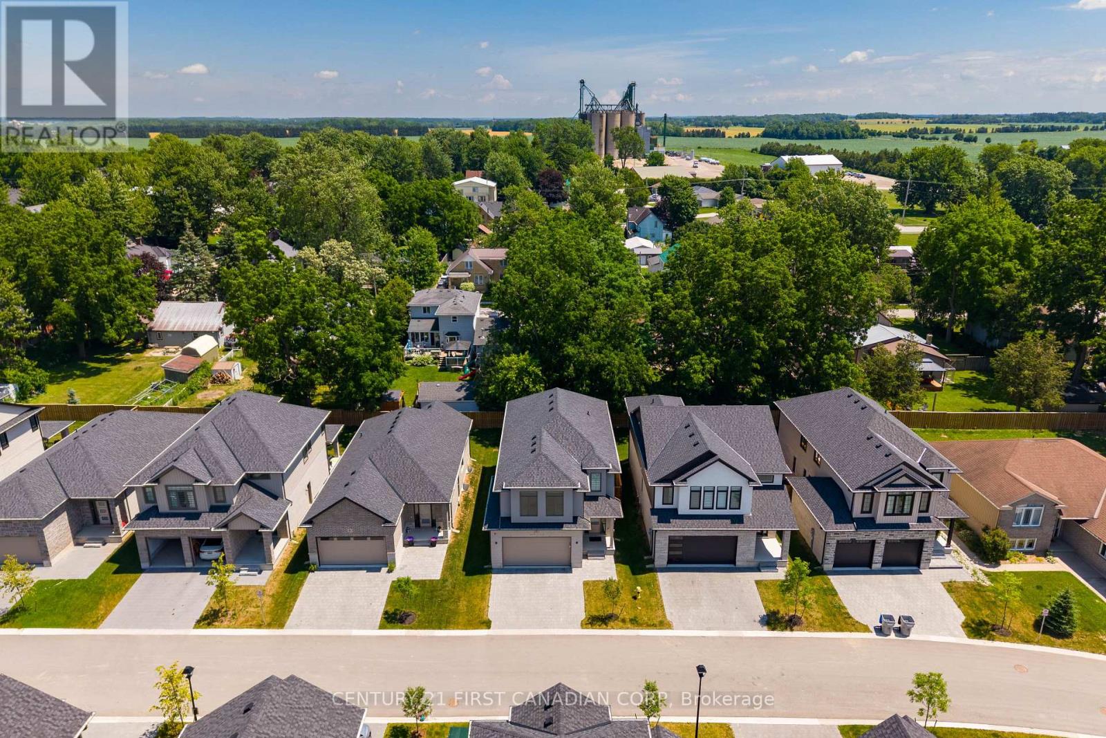8-7966 Fallon Drive, Lucan Biddulph, Ontario  N0M 1V0 - Photo 5 - X13661676