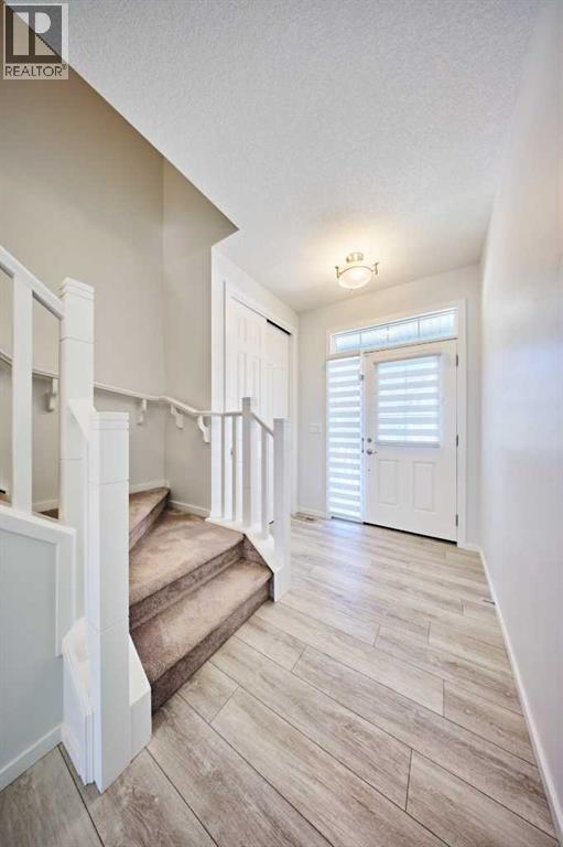 85 Yorkstone Heath SW, Calgary, Alberta  T2X 4S4 - Photo 4 - A2320252