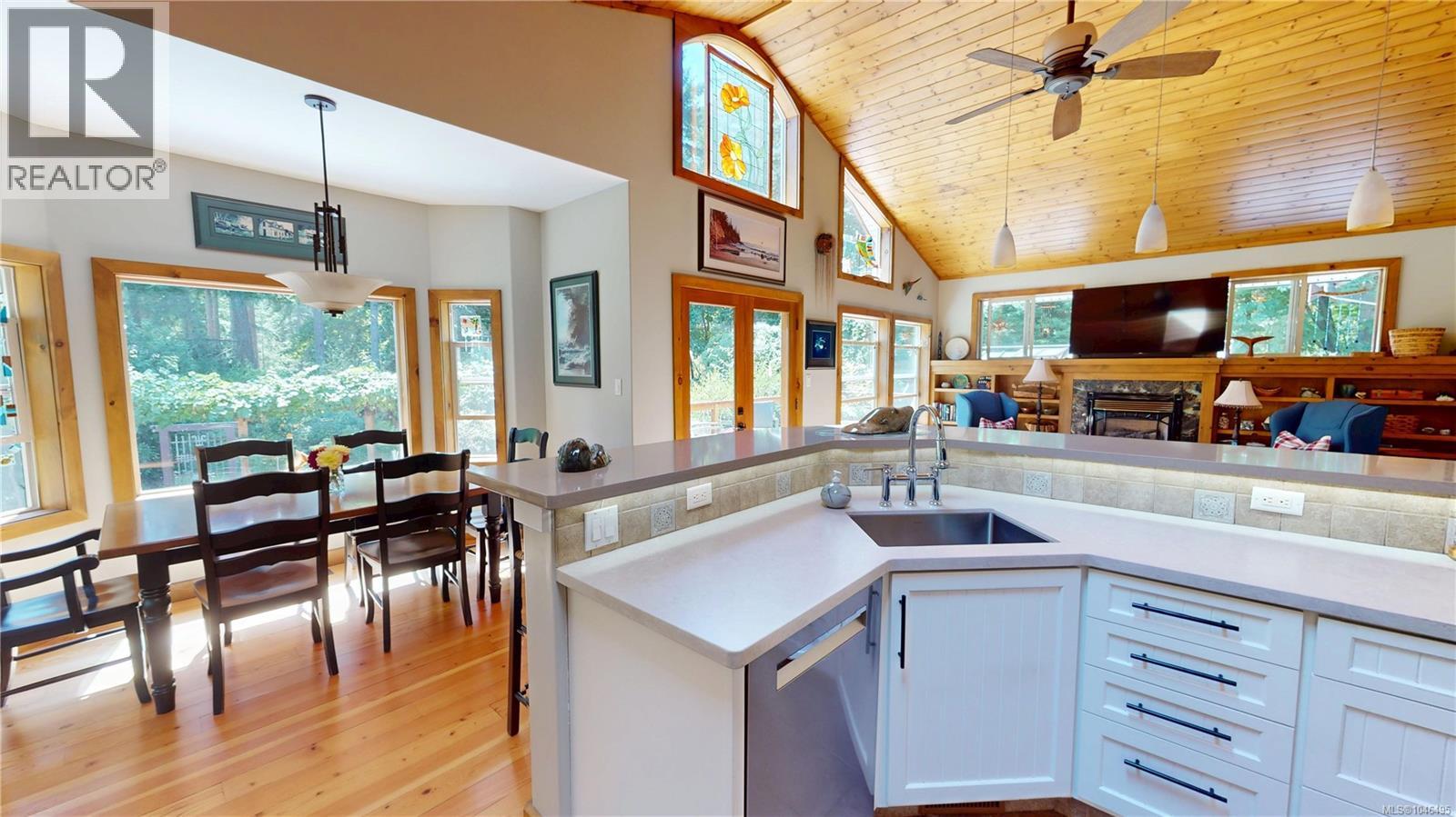 2575 Coho Dr, Gabriola Island, British Columbia  V0R 1X7 - Photo 11 - 1046495
