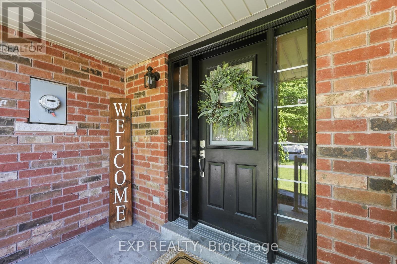 3 Battenberg Court, East Gwillimbury (Mt Albert), Ontario  L0G 1M0 - Photo 2 - N13661616