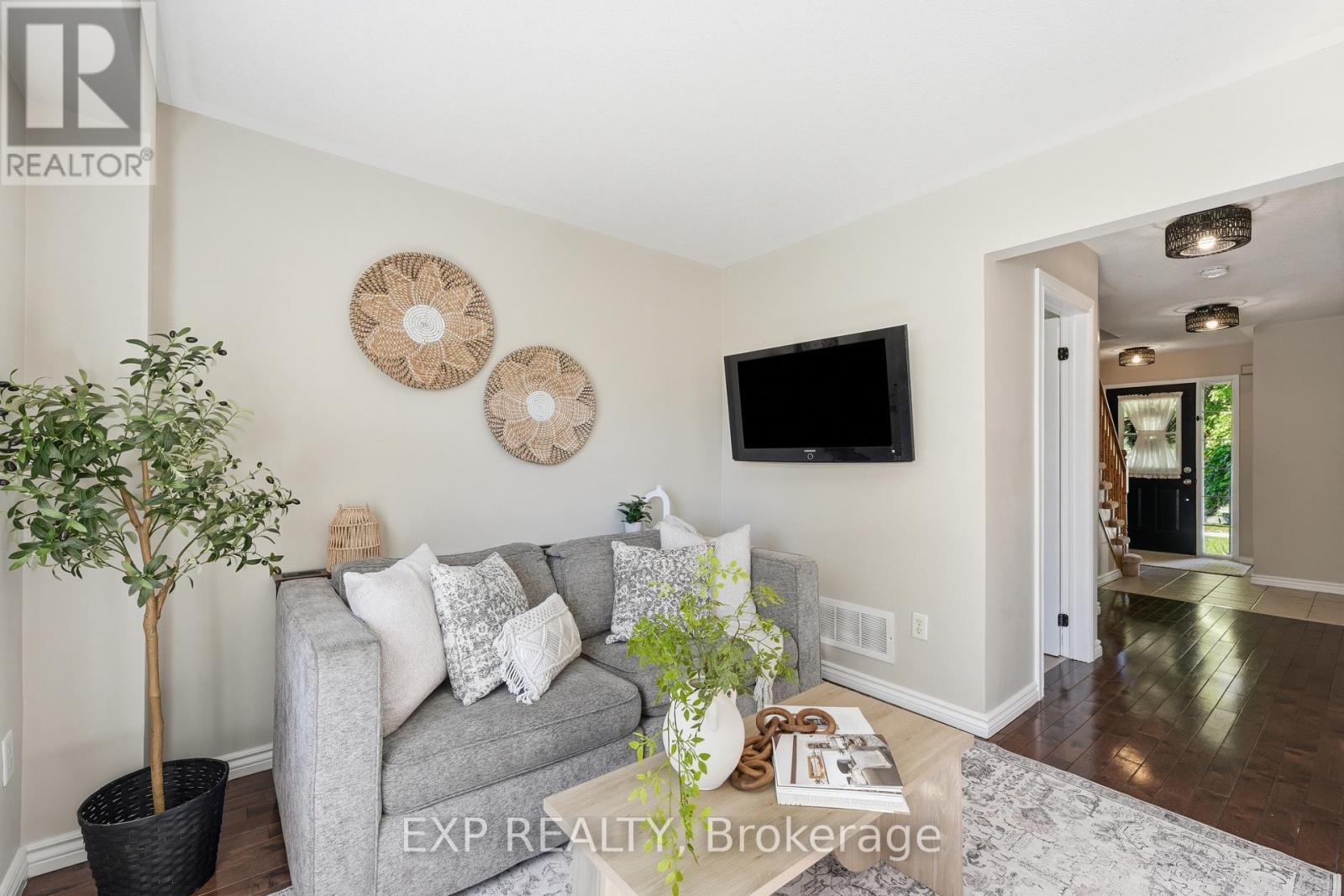 3 Battenberg Court, East Gwillimbury (Mt Albert), Ontario  L0G 1M0 - Photo 4 - N13661616