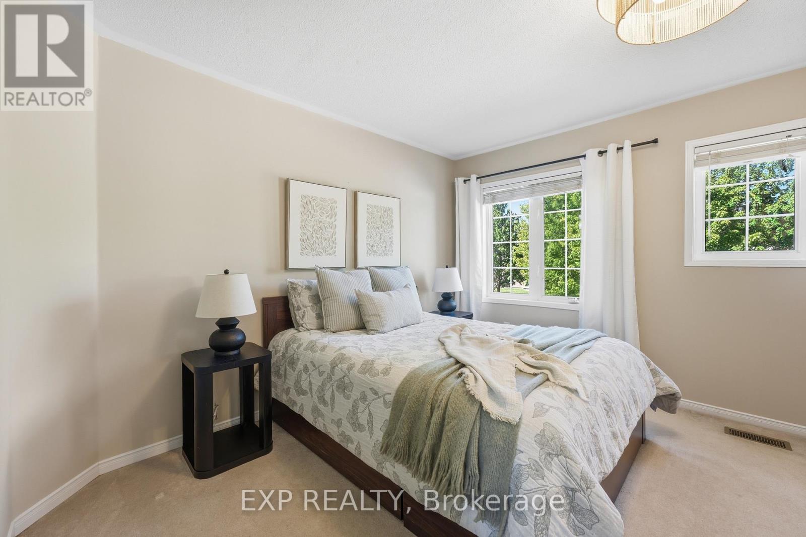 3 Battenberg Court, East Gwillimbury (Mt Albert), Ontario  L0G 1M0 - Photo 9 - N13661616