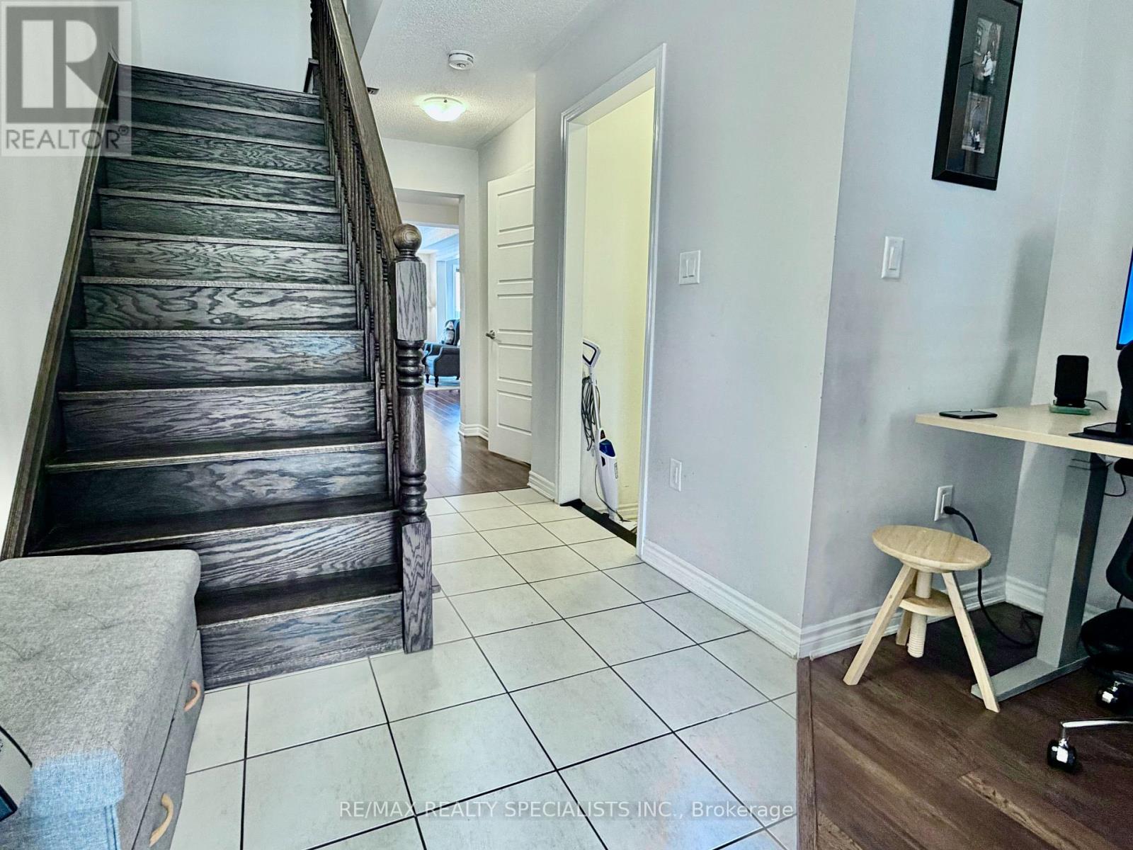 298 Beasley Terrace, Milton, Ontario  L9E 1C5 - Photo 3 - W13661696