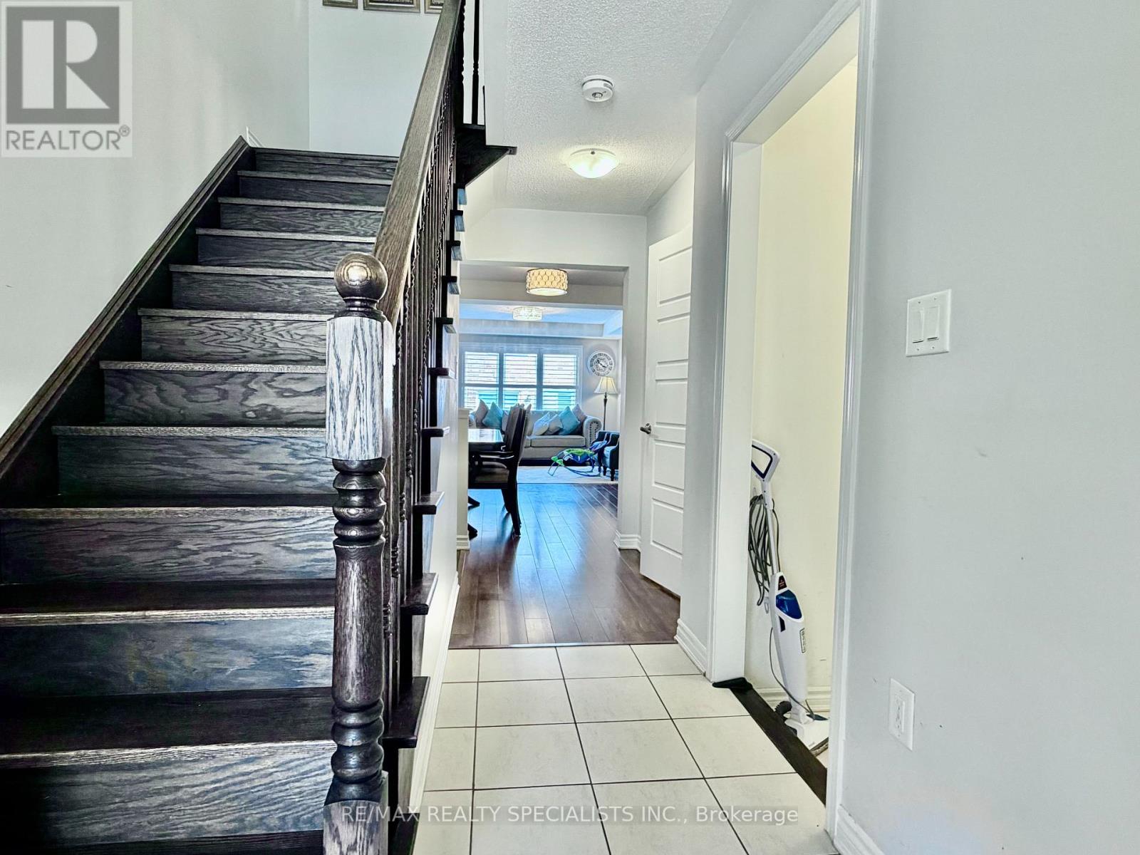 298 Beasley Terrace, Milton, Ontario  L9E 1C5 - Photo 5 - W13661696
