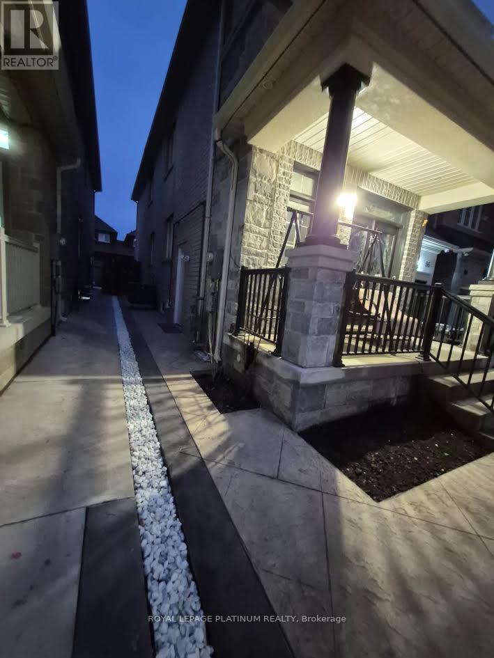 86 VILLADOWNS TRAIL, Brampton, Ontario