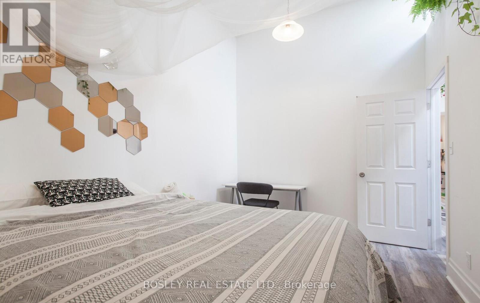 202 - 137 Roncesvalles Avenue, Toronto, Ontario  M6R 2L2 - Photo 19 - W13661878