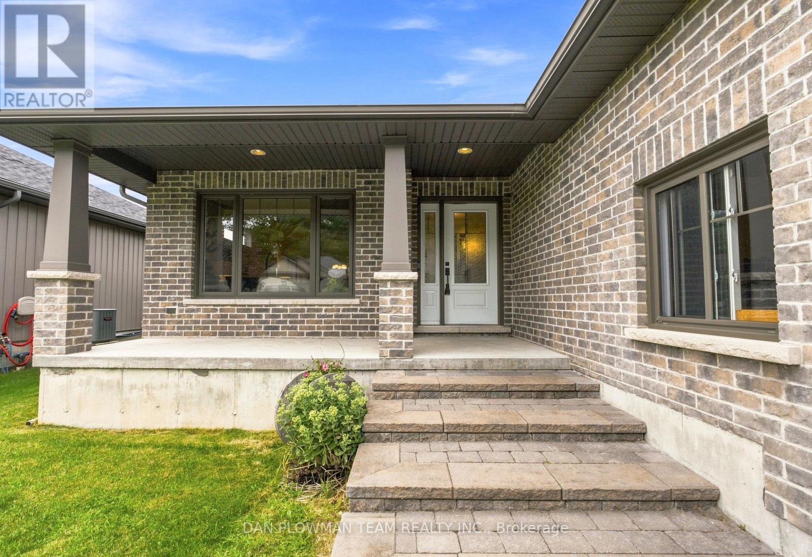 26 Autumn Grove, Quinte West, Ontario  K8V 0G8 - Photo 2 - X13661822