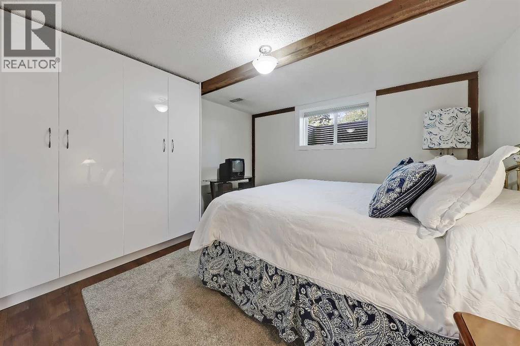 185 Springwood Drive SW, Calgary, Alberta  T2W 0L2 - Photo 21 - A2318547