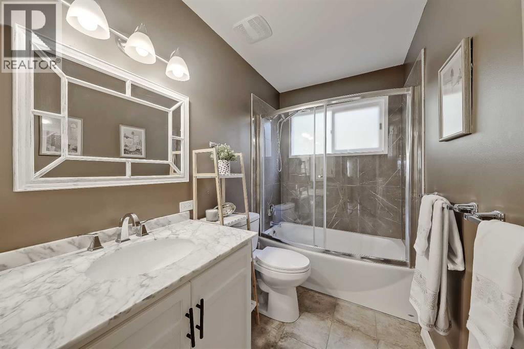 185 Springwood Drive SW, Calgary, Alberta  T2W 0L2 - Photo 12 - A2318547