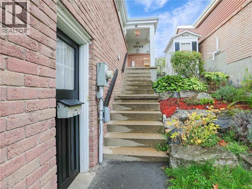 128 Macatee Place, Cambridge, Ontario  N1R 6Z8 - Photo 2 - 40854237
