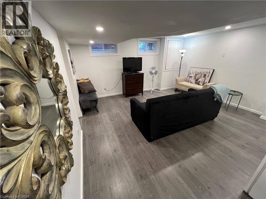 62 SUNNYHILL Road Unit# LOWER