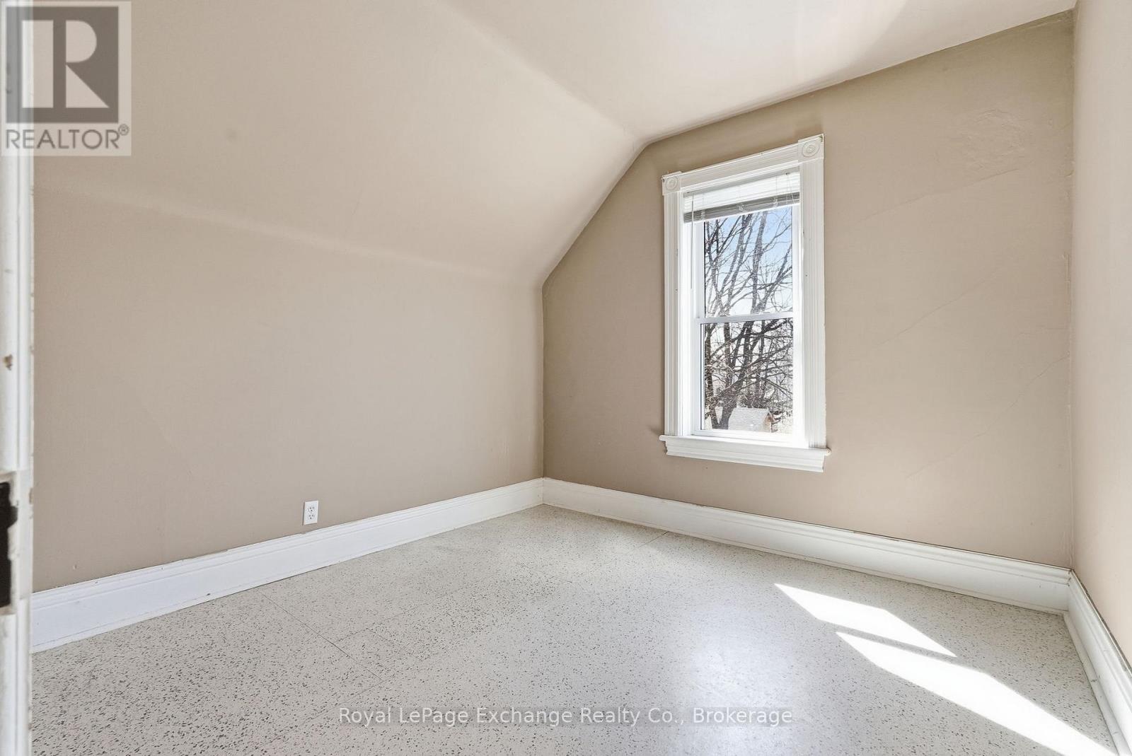 588 11th Avenue, Hanover, Ontario  N4N 2S6 - Photo 19 - X12981660