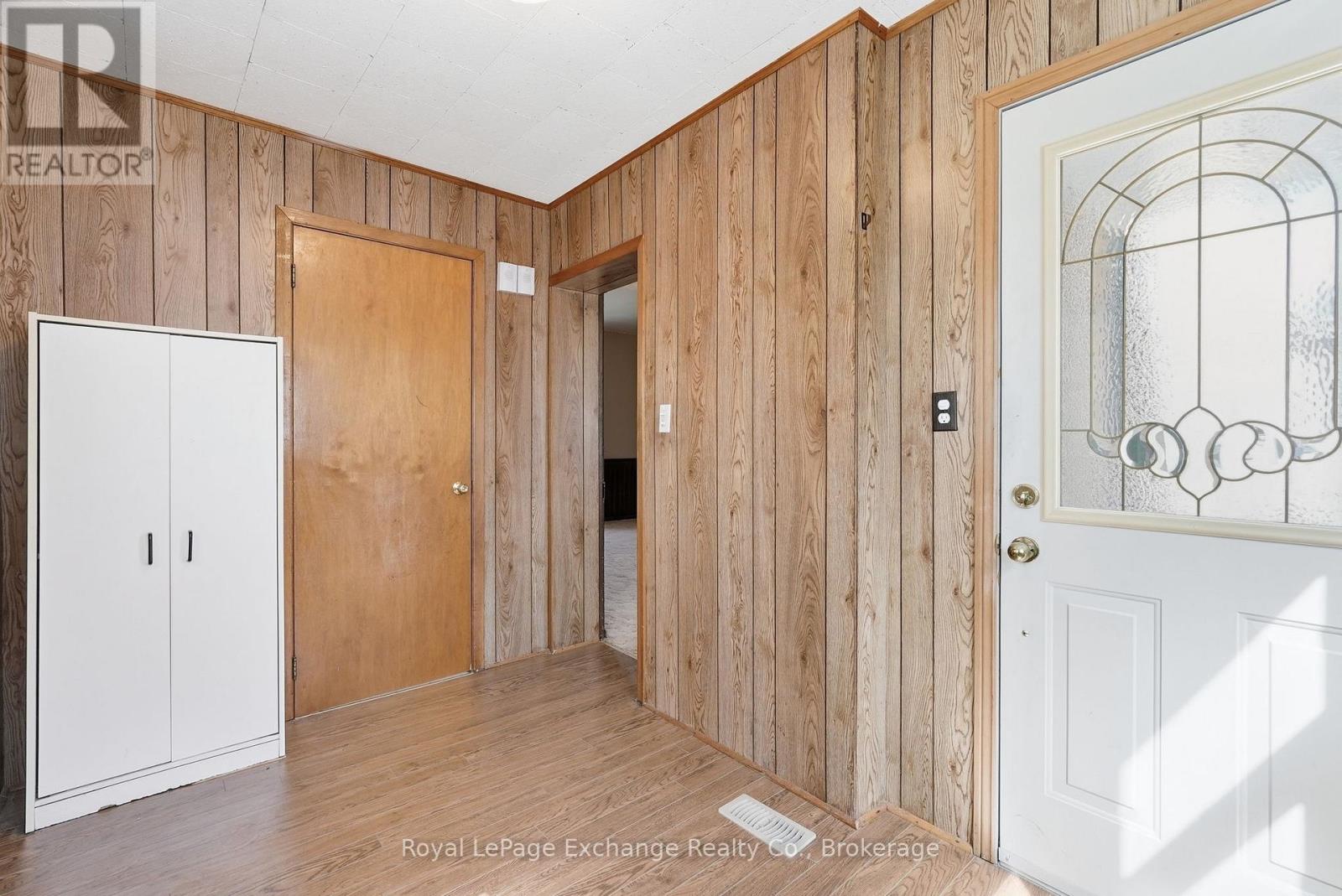 588 11th Avenue, Hanover, Ontario  N4N 2S6 - Photo 15 - X12981660