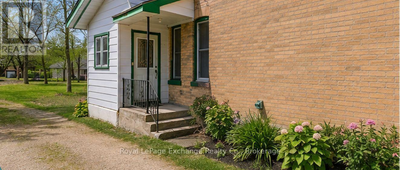 588 11th Avenue, Hanover, Ontario  N4N 2S6 - Photo 3 - X12981660