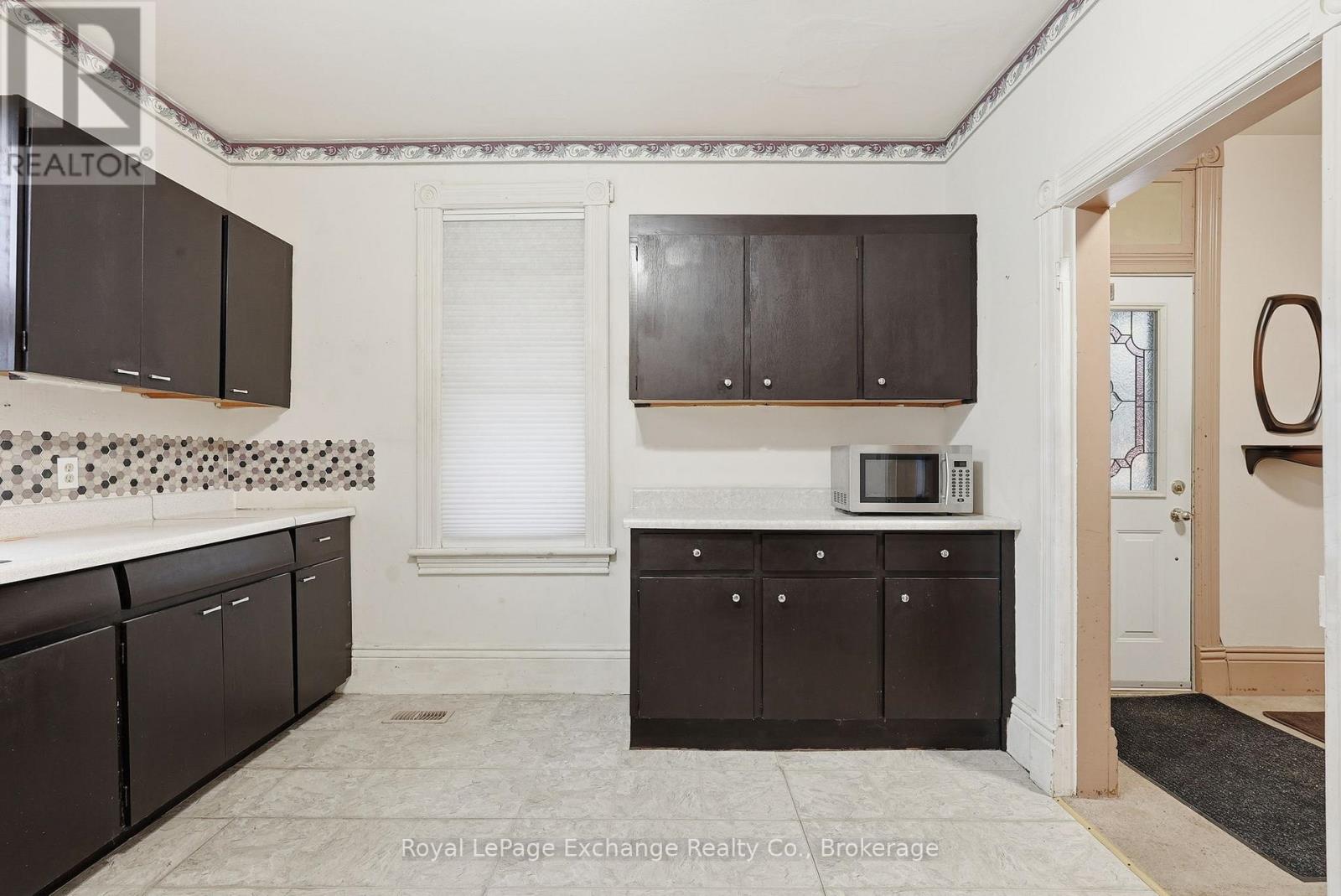 588 11th Avenue, Hanover, Ontario  N4N 2S6 - Photo 8 - X12981660