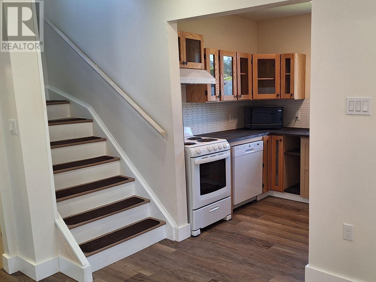 15 Ross Ave, Marathon, Ontario  P0T 2E0 - Photo 3 - TB2602323