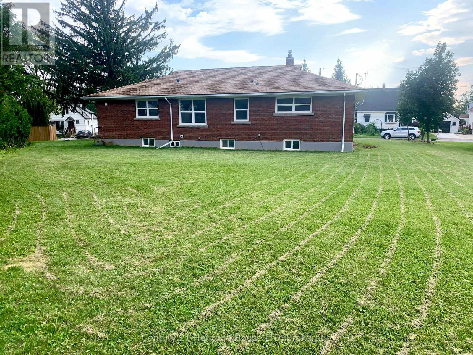 2 Foley Crescent, Thorold, Ontario  L2V 2K8 - Photo 4 - X13662010